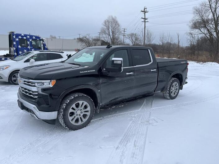 2025 Chevrolet Silverado 1500 LTZ Crew Cab 4WD 3.0L DuramaxDieseI Premium MaxTrlrng TechPkgs w/Sunroof AdptvCrz TraileringMirrors Milwaukee WI